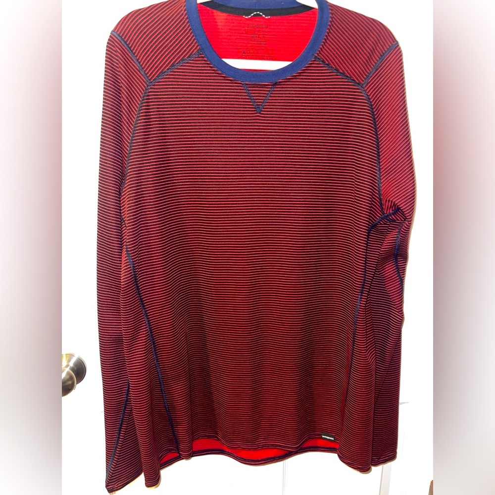 Patagonia Men’s long sleeve Capilene 2 lightweight polartee red blue striped
